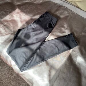 Black leggings size small